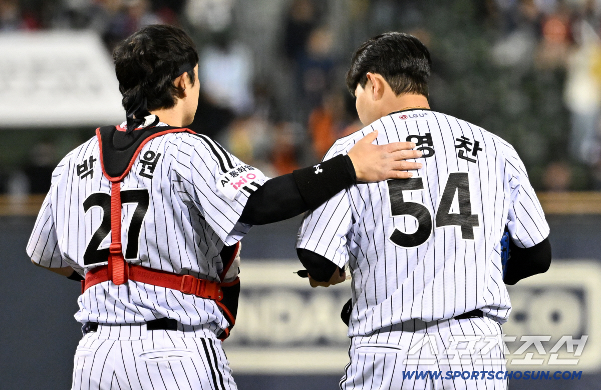 아쉬움도 잠시 포수 박동원은 1점도 허용하지 않고 유영찬과 함께 경기를 마무리 지었다.
