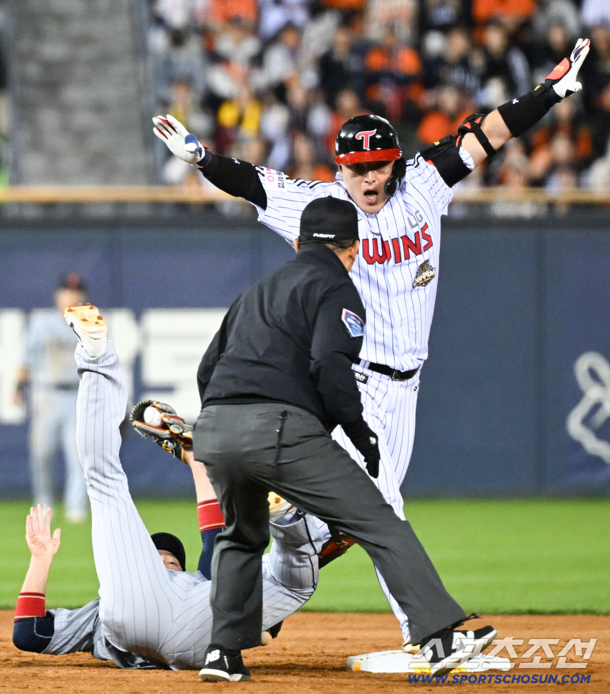 4회말 1사 1루 LG 박동원이 안타를 날린 뒤 2루를 노렸지만 한화 2루수 하주석에게 태그 당하고 있다. 잠실=박재만 기자 pjm@sportschosun.com