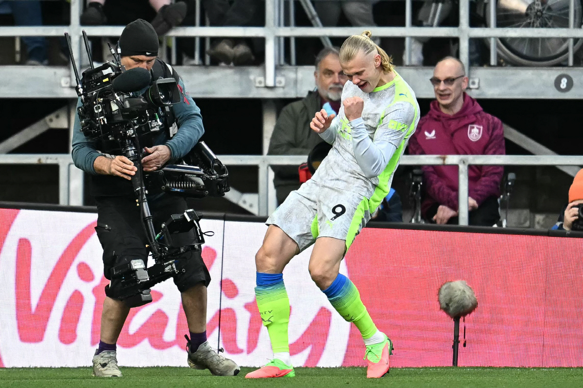 득점한 홀란 AFP