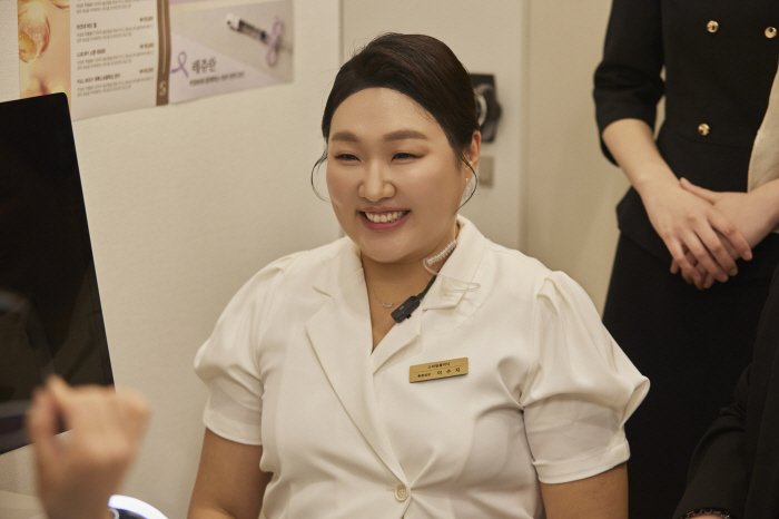 "난리도 아니야"…이수지가 또, 'SNL코리아8' 스마일 클리닉 신드롬 뜨겁다