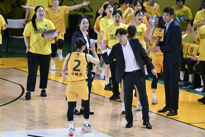 박지수 공백은 없다! 허예은 강이슬 완벽 원-투 펀치. 2년 전부터 갈고 닦은 KB 스몰 라인업 시스템. KB 농구는 완벽했다