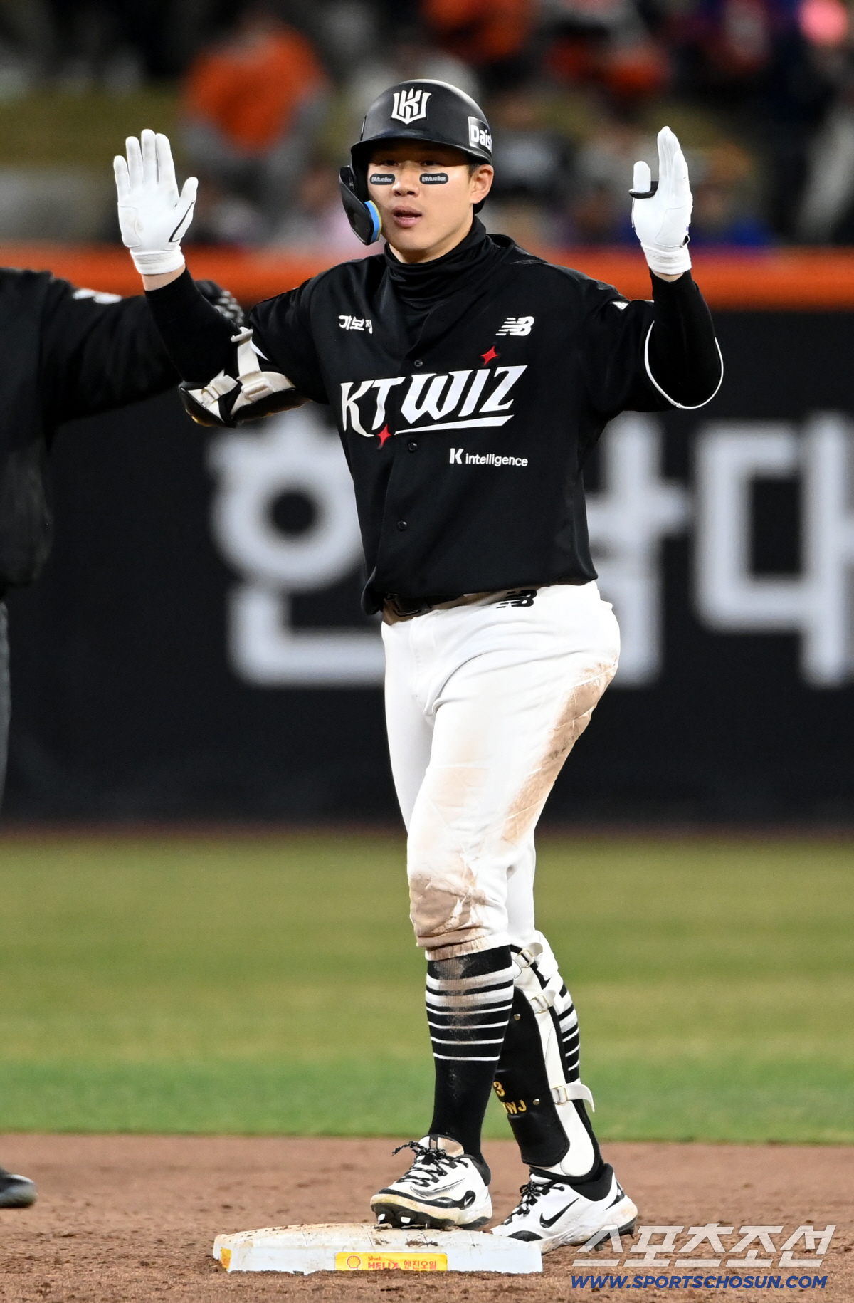 1일 대전한화생명볼파크에서 열린 KT와 한화의 경기. 8회초 2사 만루 KT 최원준이 3타점 2루타를 치고 환호하고 있다. 대전=허상욱 기자 wook@sportschosun.com/2026.04.01/