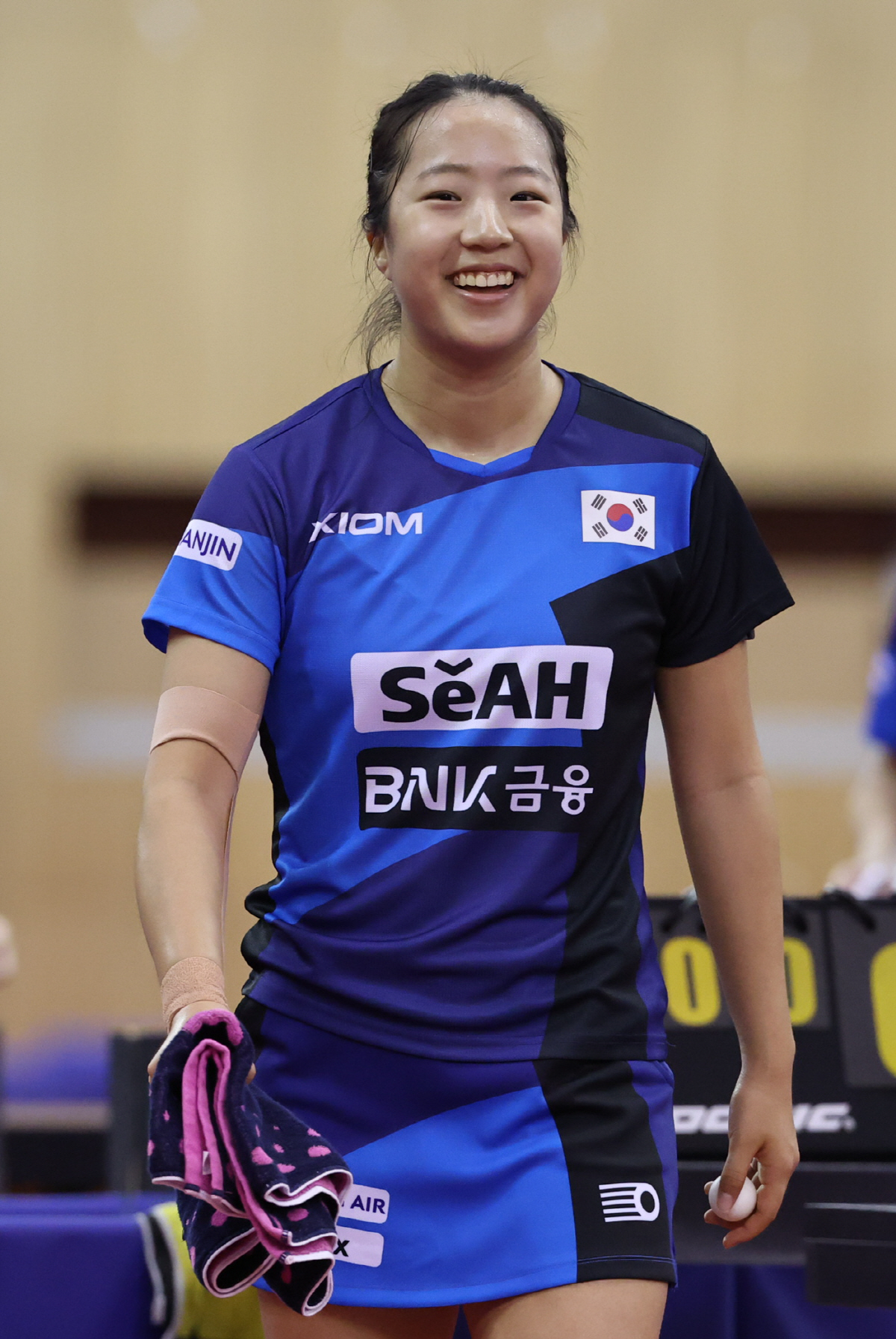 미소 짓는 신유빈