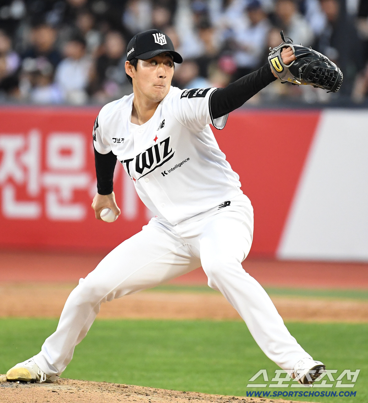 18일 수원 케이티위즈파크에서 열린 KT와 키움의 경기. 투구하고 있는 KT 스기모토. 수원=송정헌 기자 songs@sportschosun.com/2026.04.18/