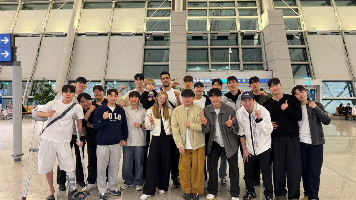 "평생 간직할 기억 만들어줘 고마워"…'봄의 기적' 괜히 썼겠나, 마지막도 하나된 '공항 배웅'