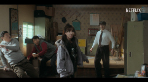 '130억 완납' 차은우, 뿔테 안경 쓰고 모지리 비주얼...복귀작서 환골탈태 캐릭터