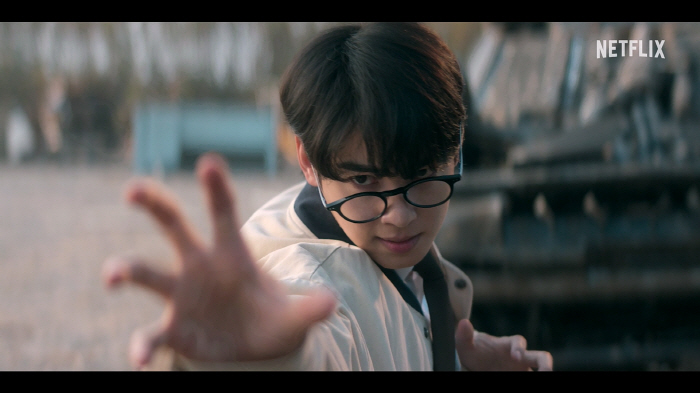 '130억 완납' 차은우, 뿔테 안경 쓰고 모지리 비주얼...복귀작서 환골탈태 캐릭터