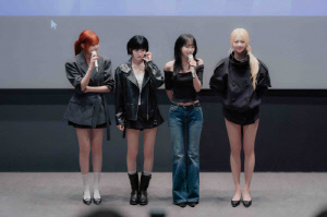 "우리 얼굴이 관전포인트"…르세라핌 첫 VR콘서트 '인비테이션', 무대인사 성료