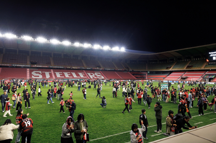 "오래 기억에 남을 시간" 포항스틸러스, '13 YEARS, LAST WALK' 스틸야드 행사 성료…팬들과 공유한 마지막 그라운드