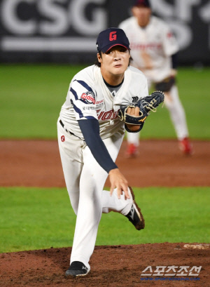 153km 뿌린 롯데 강속구 유망주, 왜 1경기 만에 2군 갔나...베테랑 불펜 첫 콜업 [부산 현장]