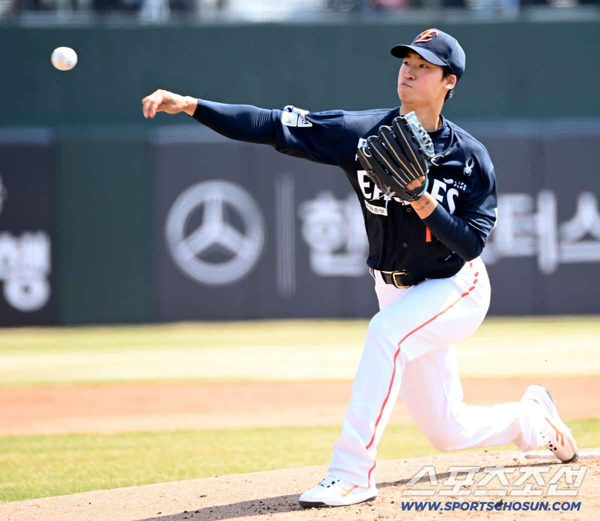 21일 부산 사직야구장에서 열린 한화와 롯데의 시범경기. 한화 선발투수 엄상백이 역투하고 있다. 부산=허상욱 기자 wook@sportschosun.com/2026.03.21/