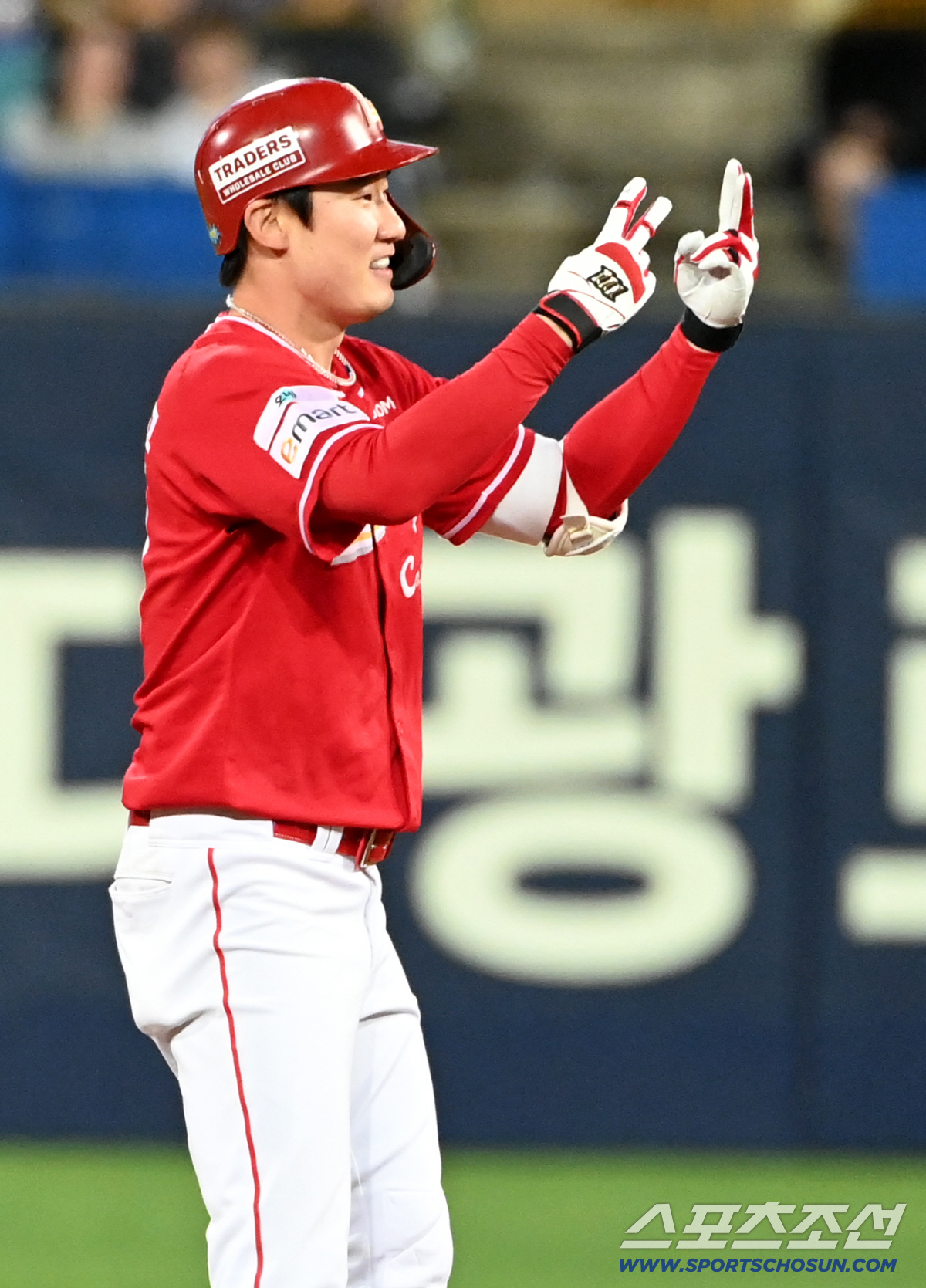 22일 대구삼성라이온즈파크에서 열린 SSG와 삼성의 경기. 9회초 1사 1,2루 오태곤이 역전 2타점 2루타를 치고 기뻐하고 있다. 대구=허상욱 기자 wook@sportschosun.com/2026.04.22/