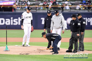 이럴수가! 이의리 5실점 타자일순 난타…달라진 마운드 때문? '1회에만 7점' 수원에서 무슨 일이 [수원현장]