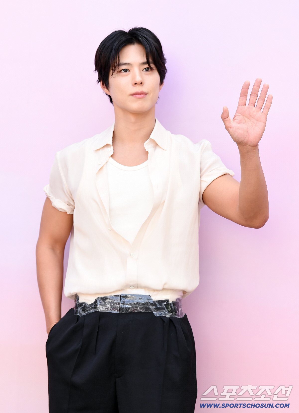 박보검-장원영의 운명적 만남, 팝업서 터진 '세기의 투샷'...대한민국 1위 비주얼 조합 탄생