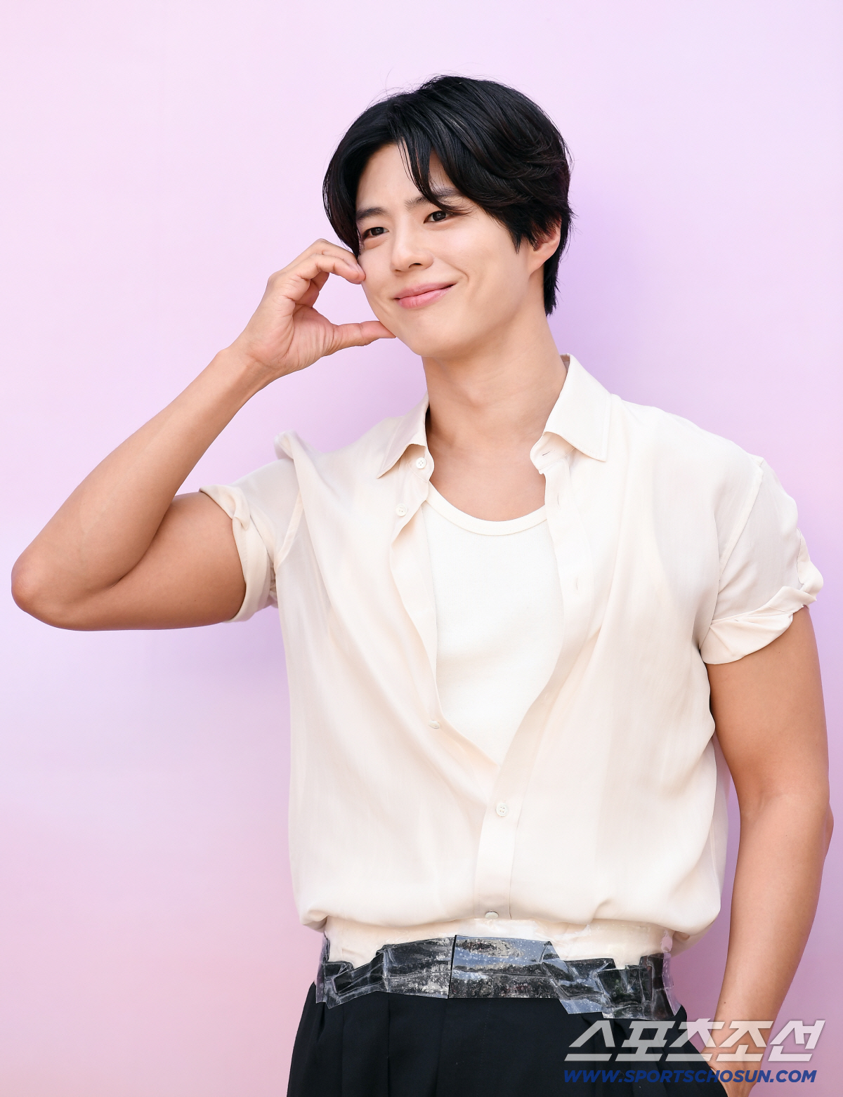 박보검-장원영의 운명적 만남, 팝업서 터진 '세기의 투샷'...대한민국 1위 비주얼 조합 탄생