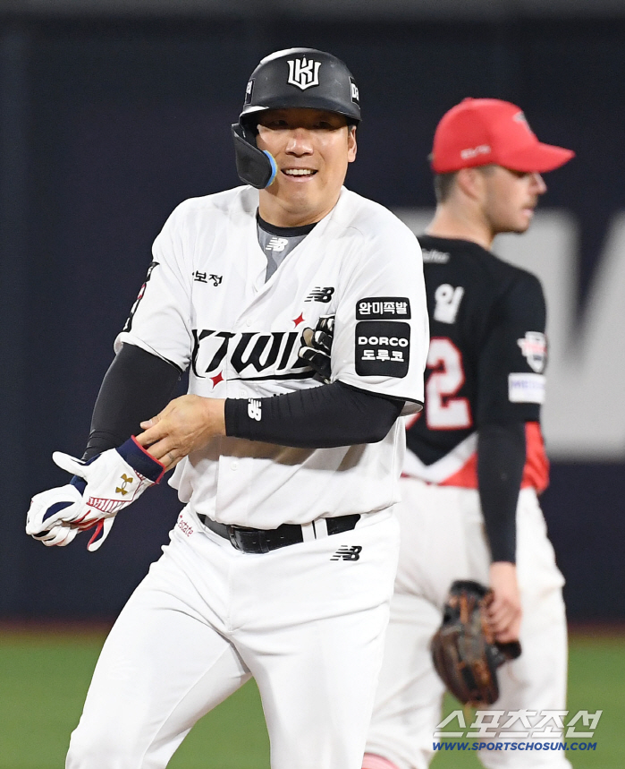 9회말은 없다! 이의리 1회 5점 난타 → KIA 5연패 늪…'소형준 선발 3연승' KT, 3연전 '싹쓸이' 