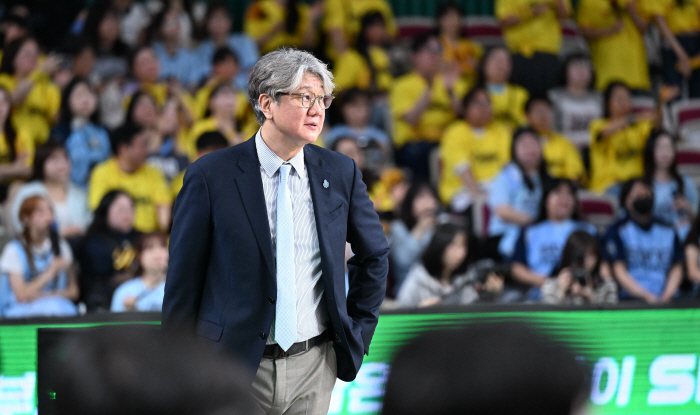 [ PO 4강] 대어 잡은 소노 손창환 감독 기쁘지만 걱정. "1차전 출혈 크다. 켐바오, 최승욱, 임동섭 부상. 메디컬 체크 필요. 2차전 출전 봐야 한다"