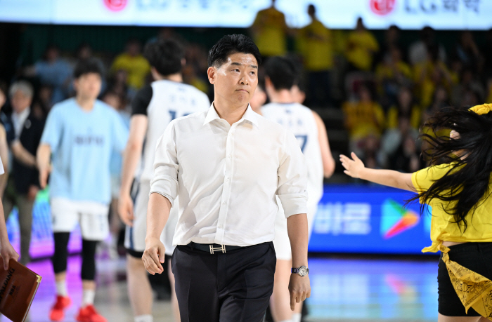 [PO 4강] 8% 3점슛 성공률 말잇못. 창원 LG 조상현 감독 "처참한 3점슛. 후반 무너진 핵심 이유. 결국 내 잘못"