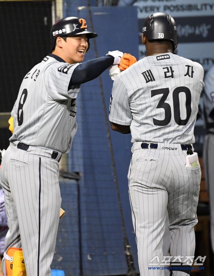 돌아온 노시환! 드디어 첫 홈런 터졌다…'불펜 총출동' 한화, LG 잡고 2연패 탈출 