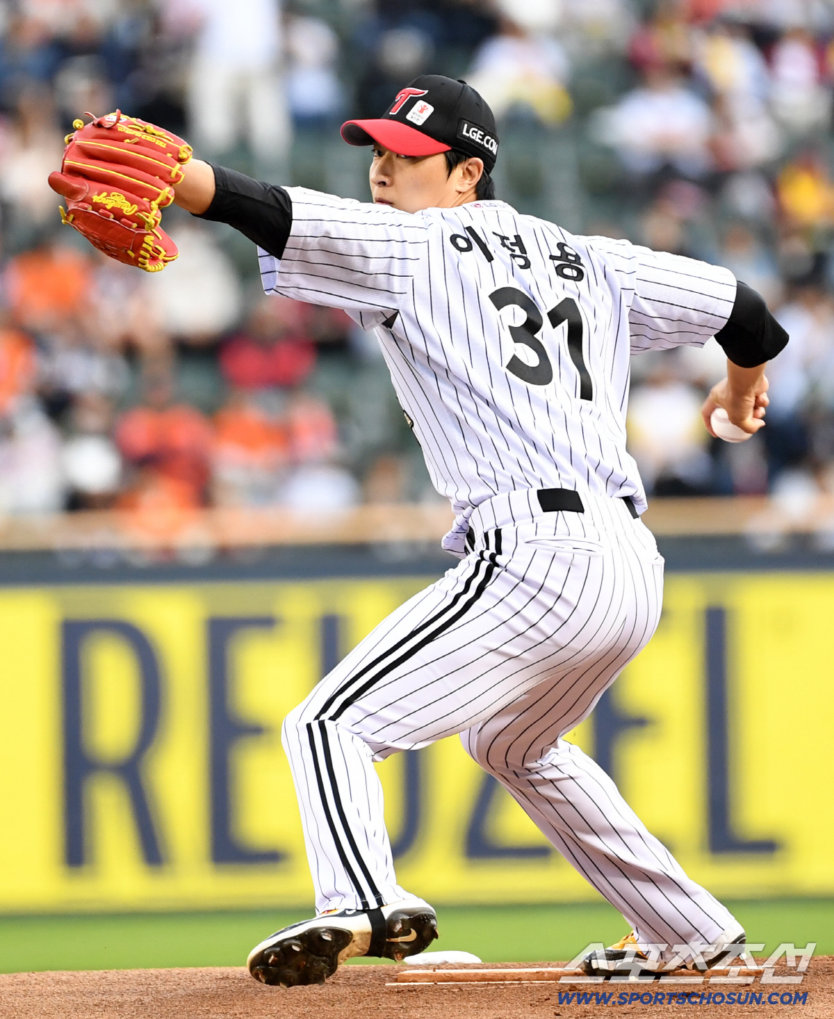 23일 잠실구장에서 열린 LG와 한화의 경기. LG 이정용이 역투하고 있다. 잠실=박재만 기자 pjm@sportschosun.com/2026.04.23/