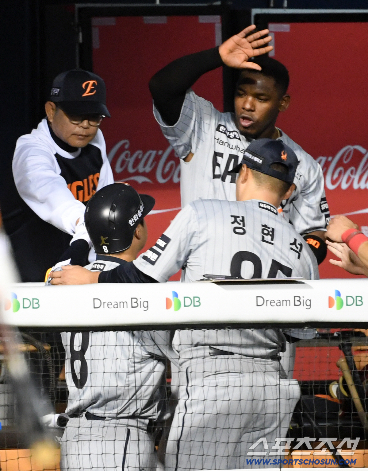 23일 잠실구장에서 열린 LG와 한화의 경기. 4회초 1사 한화 노시환이 솔로포를 날린 뒤 환호하고 있다. 잠실=박재만 기자 pjm@sportschosun.com/2026.04.23/