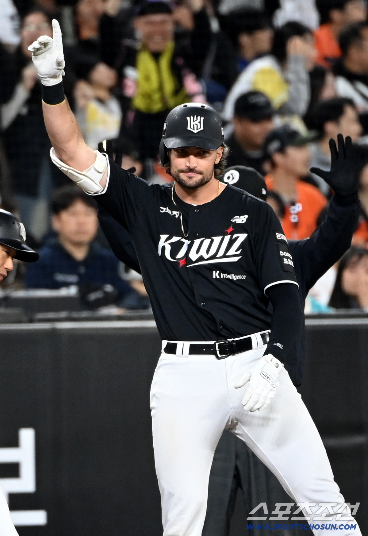 31일 대전한화생명볼파크에서 열린 KT와 한화의 경기. 9회초 무사 1,2루 KT 힐리어드가 2타점 3루타를 치고 기뻐하고 있다. 대전=허상욱 기자 wook@sportschosun.com/2026.03.31/