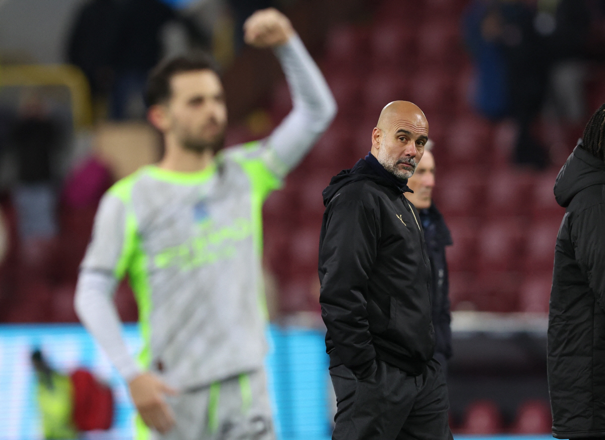 "역전우승의 길은 오직 하나! 오직 전승뿐" 8개월만에 아스널 밀어낸 '선두'맨시티,과르디올라의 야심찬 계획