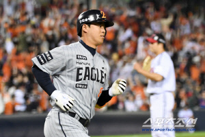 '타율 0.146 4번 타자의 반전' 돌아온 노시환이 한화를 살렸다...동점포 집념의 주루 플레이, 스윕 위기 탈출 [잠실 현장]