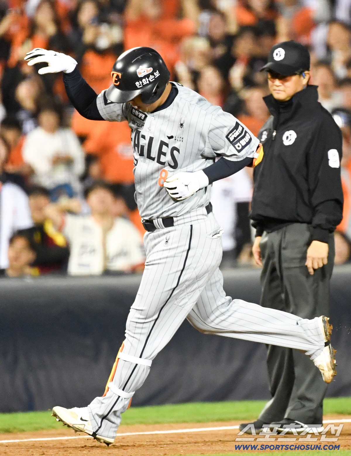 23일 잠실구장에서 열린 LG와 한화의 경기. 4회초 1사 한화 노시환이 솔로포를 날린 뒤 환호하고 있다. 잠실=박재만 기자 pjm@sportschosun.com/2026.04.23/