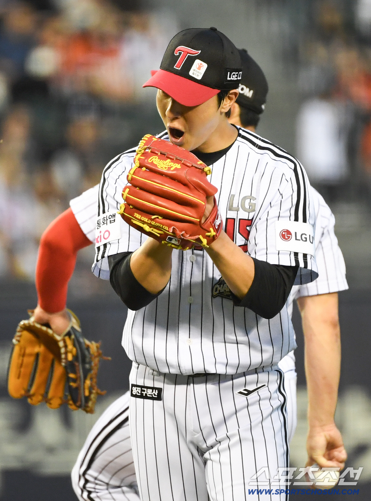 3회 위기도 있었지만 이정용은 야수들의 호수비 덕분에 무실점 피칭을 이어갔다.