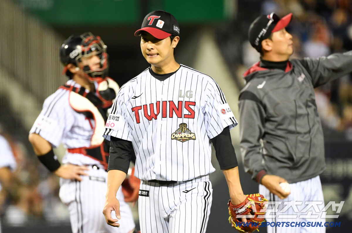 이정용은 더 던지고 싶었지만 팀을 위해 4회 마운드에서 내려왔다.