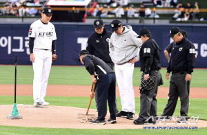 '진짜 아스팔트 마운드 때문에?' 1회초 소형준 2실점, 이의리는 1회말 2사 후 5실점 충격적인 패배[수원현장]