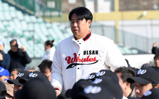 울산 웨일즈 프로야구단 창단식이 2일 울산 문수야구장에서 열렸다. 장원진 감독이 입장하고 있다. 울산=박재만 기자 pjm@sportschosun.com/2026.02.02/