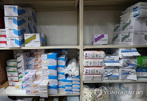 "하루 10개씩 쓰는데…" 간병물품 품귀에 허리휘는 희귀질환자들