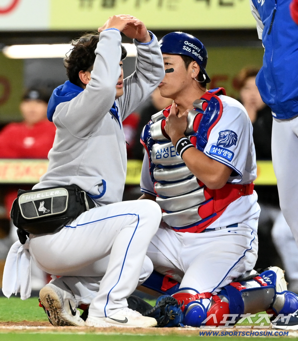 강민호가 괜찮다는 트레이닝 코치의 사인