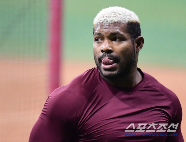 5월 5일 고척돔에서 열리는 KBO리그 키움과 KIA의 경기. 몸을 풀고 있는 키움 푸이그. 고척=송정헌 기자 songs@sportschosun.com/2025.05.05/