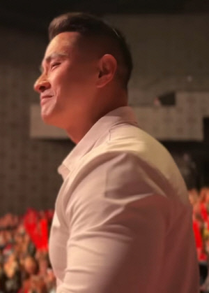 유승준, 태진아 콘서트 깜짝 등장...韓관객들 반응에 결국 눈물 '90도 인사' [SC이슈]