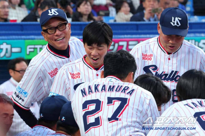 4번 타자 무라카미가 메이저리그로 떠났지만 야쿠르트는 시즌 초반 돌풍을 일으키고 있다. 사진캡처=야쿠르트 스왈로즈 SNS