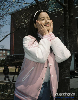 [청룡랭킹] '힘내라 지수!' 김혜윤 제치고 1위 가나요? '2의 약진 속 팬들 막판 투표 바람 기대'