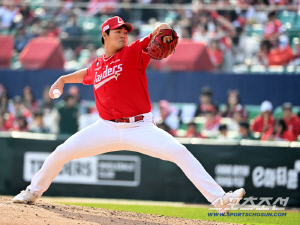 날벼락! 잘 던지던 불펜 요원, 긴급 허리 염좌로 이탈…타케다 복귀[인천 현장]