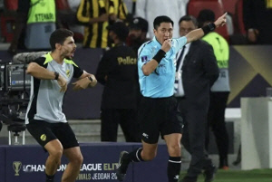 [오피셜]'中 월드컵 심판' 마닝, AFC 챔스 오심으로 인한 추방설은 '거짓'…아챔 결승전 뛴다