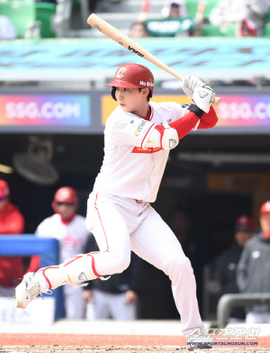 '미쳤다' 신기록 박성한, 첫 타석부터 또 폭발…22G 연속 안타[인천 레코드]