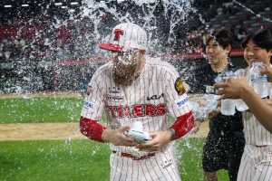 '최초-최초' KIA 역사 썼다, 17억 안 썼으면 어쩔 뻔했나…