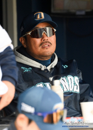 선발 '헤드샷' 조기 강판에도 이겼다…