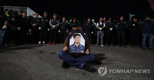 '조합원 사망' 화물연대 사태 장기화 전망…대화로 돌파구 열까