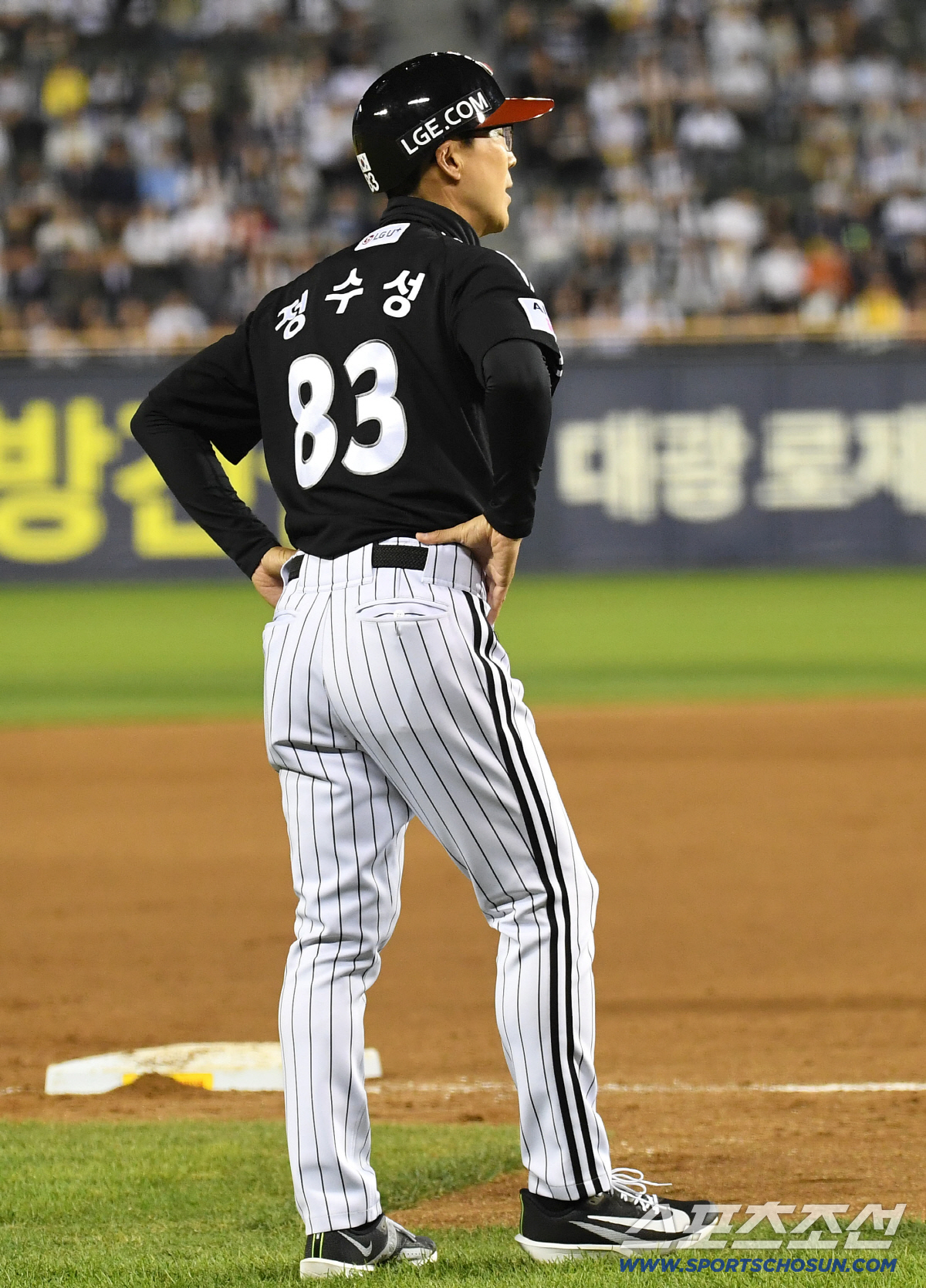 오스틴 아웃에 아쉬워하고 있는 정수성 코치.