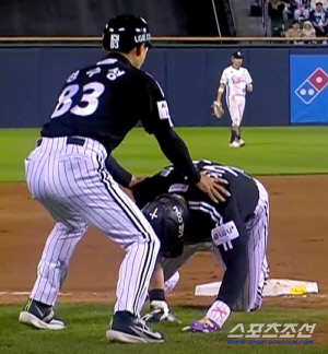 이번엔 '오스틴 푸시' 사건에 휘말린 정수성 코치, '도대체 왜?' 주루 도중 넘어진 오스틴 도왔을 뿐인데...[잠실현장]