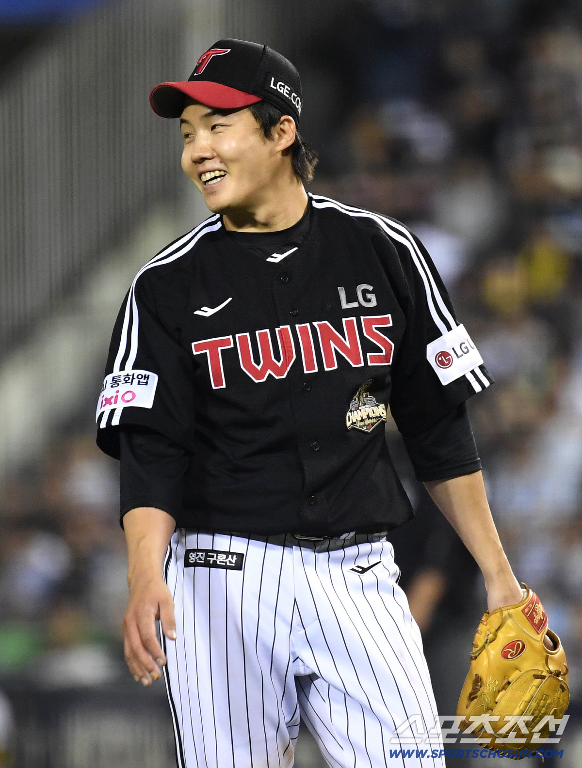 동료들 호수비에 미소 짓는 임찬규.