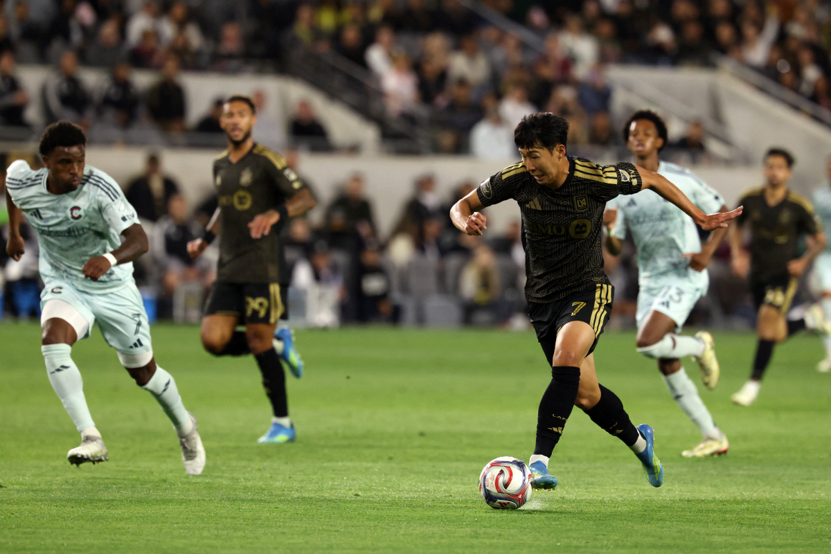 "본인에게 물어봐" 'EPL 득점왕' 손흥민, 8경기 무득점 만들어놓고...뻔뻔한 LA FC 감독 "스타들도 어려움 겪는 시기 있어" 발뺌