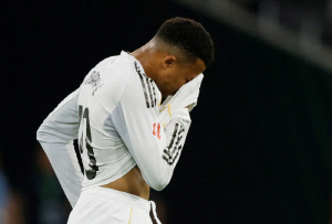 '월드컵 전에 다 쓰러지겠다' 야말에 이어 음바페까지 다쳤다...빡빡한 스케줄→햄스트링 통증 '악순환'